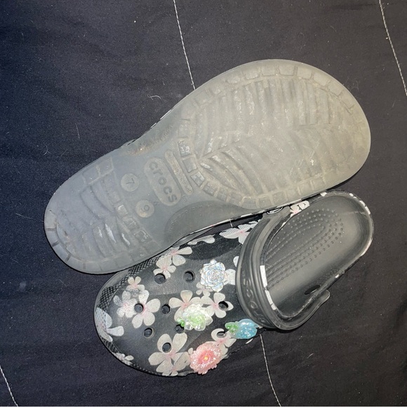 Crocs Black Floral baya Clogs floral m7 w9 with flower charms - Picture 3 of 6